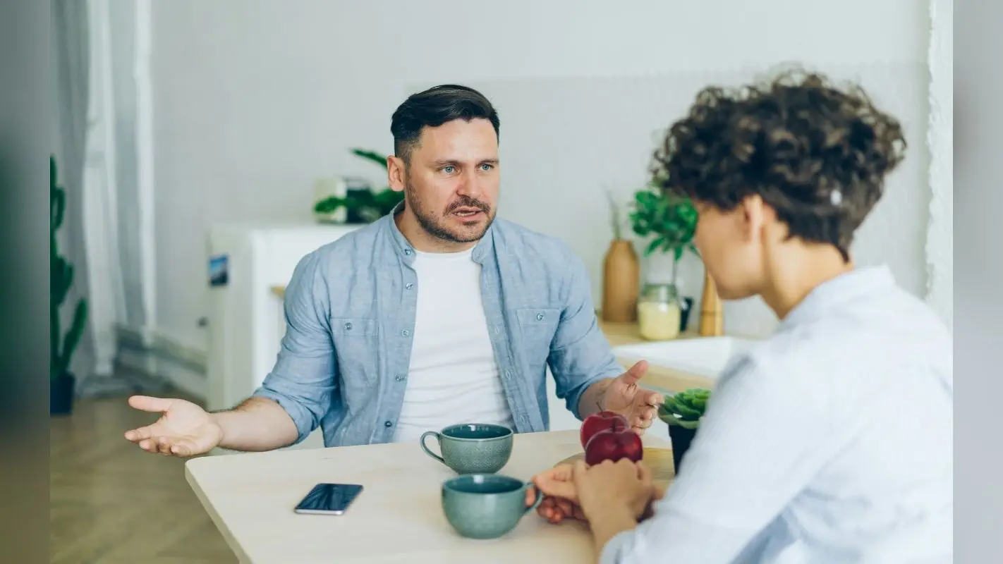 Relationship Tips: कहीं आपका भी रिश्ता खतरनाक और टॉक्सिक तो नहीं? इन संकेतों से लगाएं पता