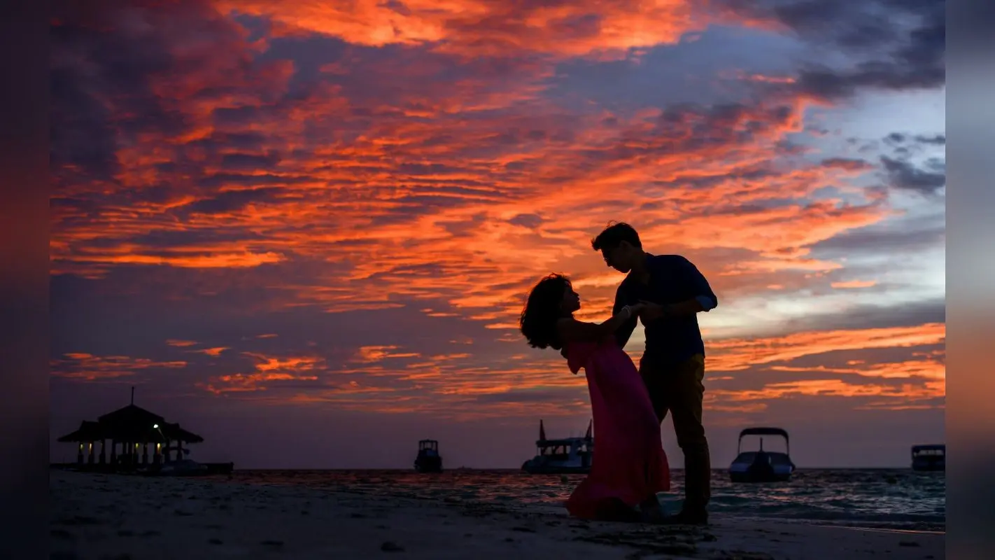 Relationship Tips: नये रिश्ते की कर रहे हैं शुरुआत तो ये हैं कुछ ग्रीन फ्लैग सिग्नल्स
