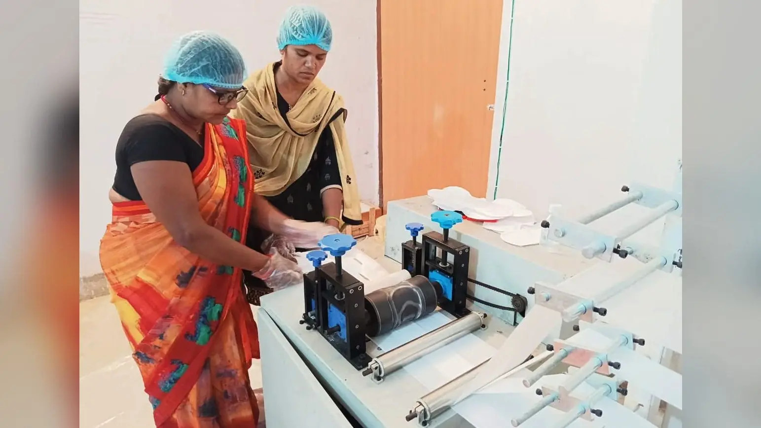 मुजफ्फरपुर में 30 रुपए में बिक रहा ये खास सैनेटरी पैड, महिलाओं को मिल रहा रोजगार भी
