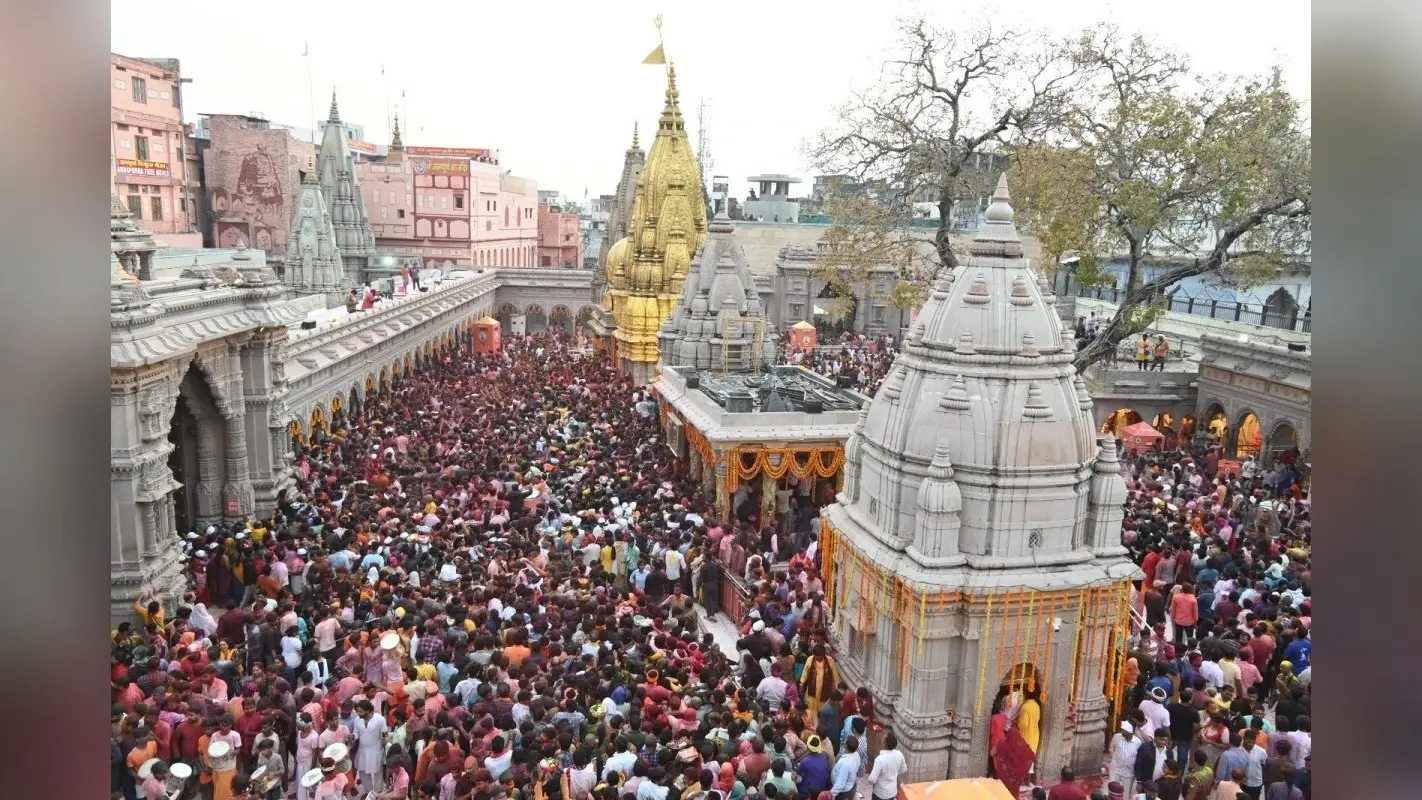 Sawan 2024: सावन का पहला सोमवार आज, काशी विश्वनाथ धाम में उमड़ी श्रद्धालुओं की भीड़