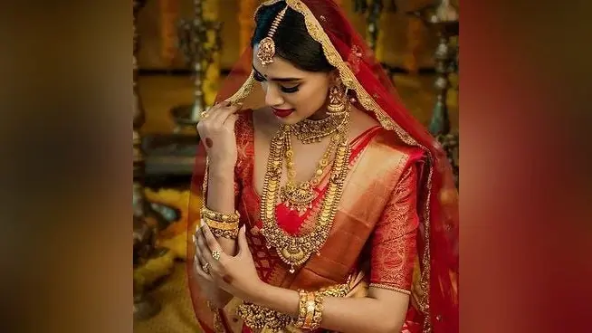 South Indian Jewellery Design : इस वेडिंग सीजन दिखना चाहती हैं सबसे अलग, तो ट्राई करें ऐसी खूबसूरत साउथ इंडियन ज्वेलरी