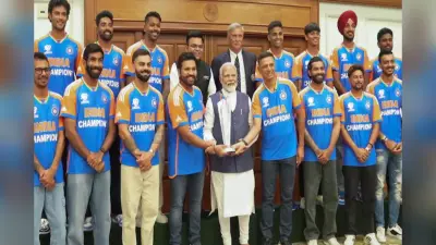 रोहित शर्मा ने सचिन के सबसे बड़े फैन को थमा दी T20 World Cup की ट्रॉफी, जीता फैंस का दिल