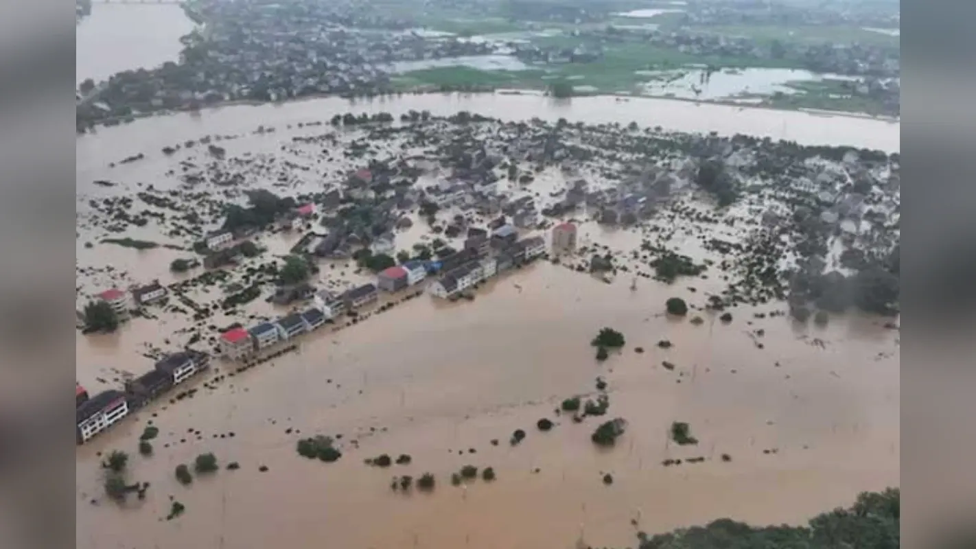 China Heavy rainfall: चीन में भारी बारिश ने मचाया प्रकोप,7 की मौत 3 लापता