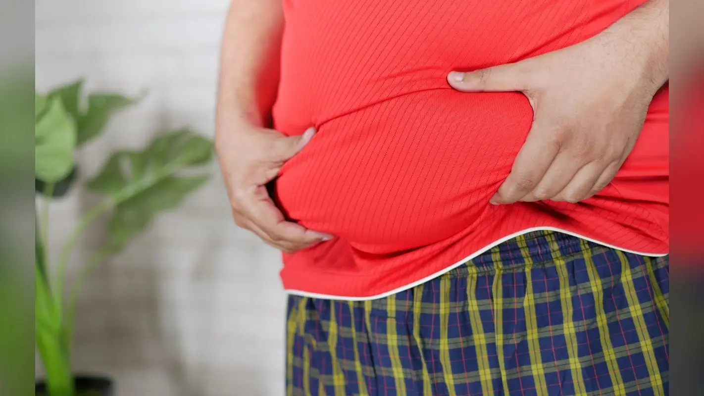 Fat Loss Tips: मोम की तरह पिघल जाएगी पेट की चर्बी, अपने डेली रूटीन में शामिल करें ये आदतें
