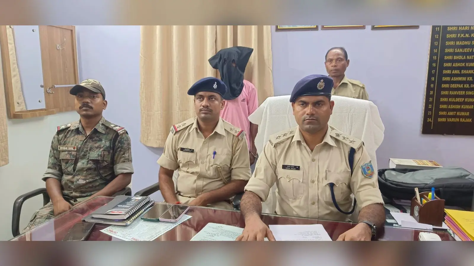 खूंटी में पुलिस ने एक माओवादी को किया गिरफ्तार, पोस्टर और बैनर बरामद