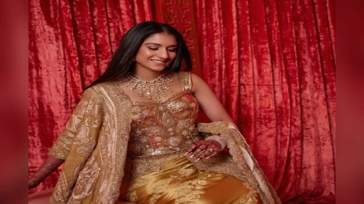Radhika’s Reception look: अंबानी परिवार की नई बहु राधिका का रीसेप्शन लुक आया सामने