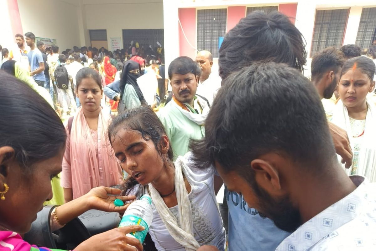 Saran News: जयप्रकाश विश्वविद्यालय में स्पॉट एडमिशन के लिए पहुंचे हजारों छात्र, मची अफरातफरी