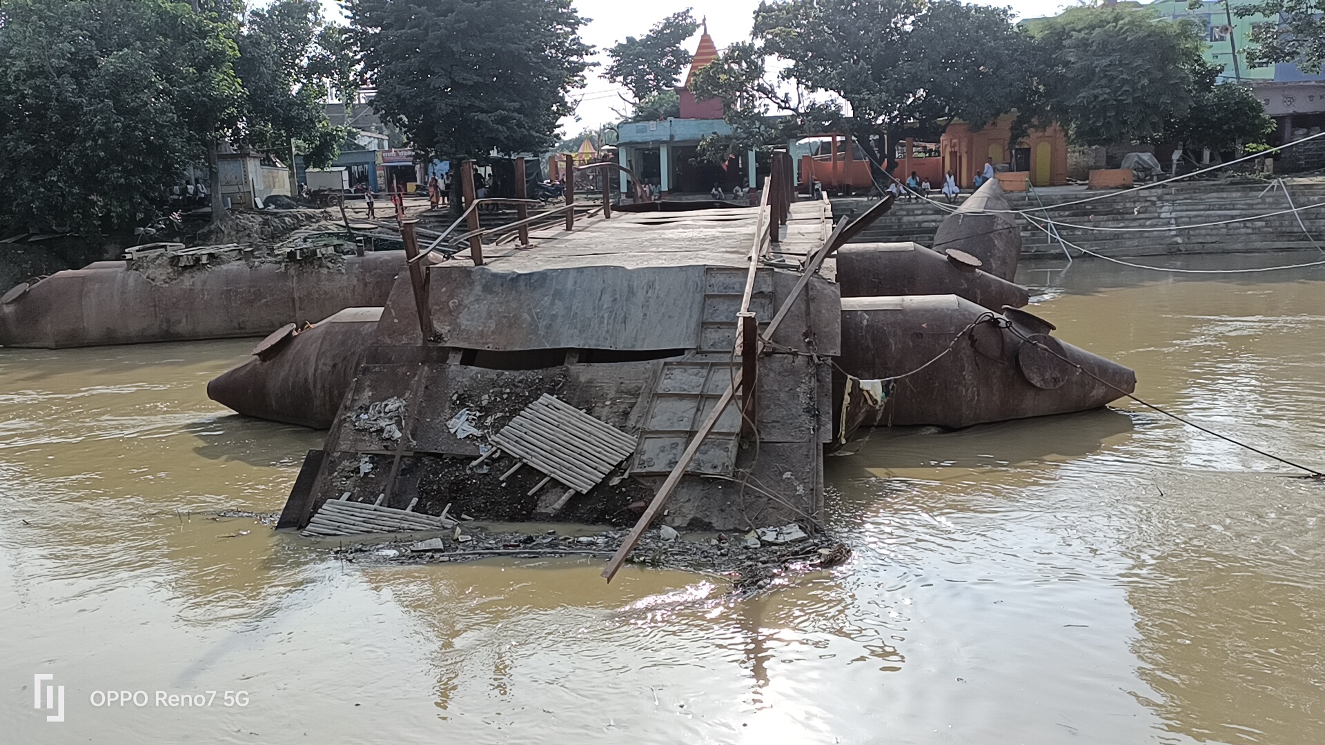 Bihar Flood: दरभंगा में फिर उफनायी बागमती, पीपा पुल का डायवर्सन ध्वस्त…