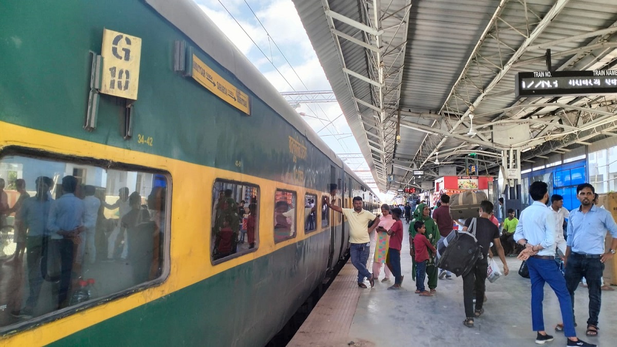 Saharsa News : आठ अगस्त से नये एलएचबी कोच के साथ चलेगी गरीब रथ सुपरफास्ट