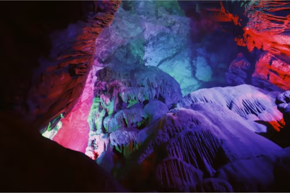 Caves of the World: रोमांच चाहने वालों के लिए ये है दुनिया की 3 अनोखी गुफाएं