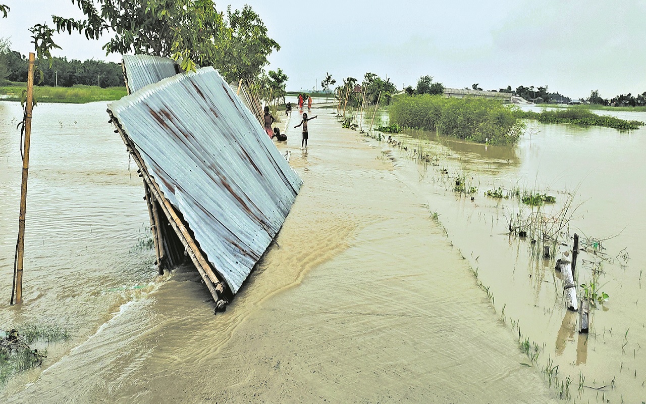 PHOTOS: सुपौल में फिर बने बाढ़ के हालात, कोसी बराज के 26 फाटक खोले गए, देखिए तस्वीरें…
