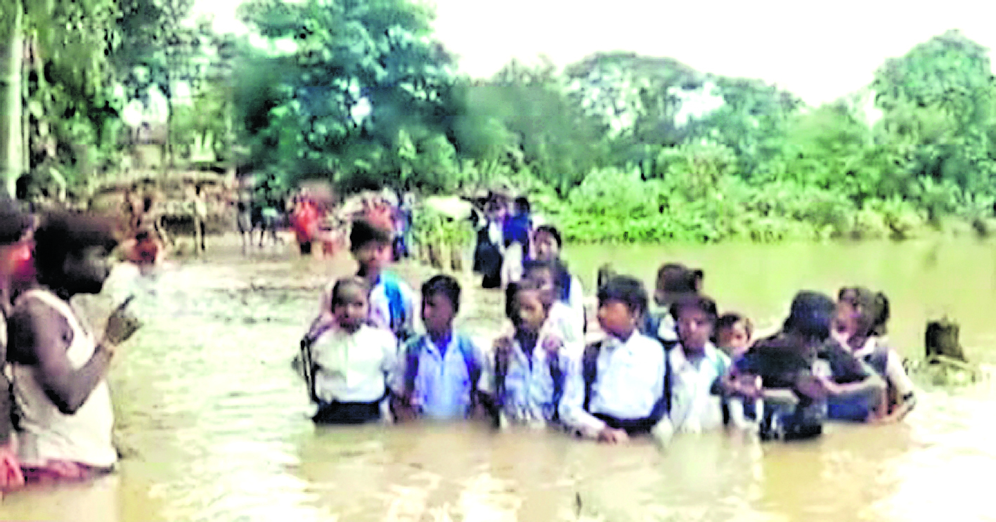कुआ नदी का बांध भी बैठा