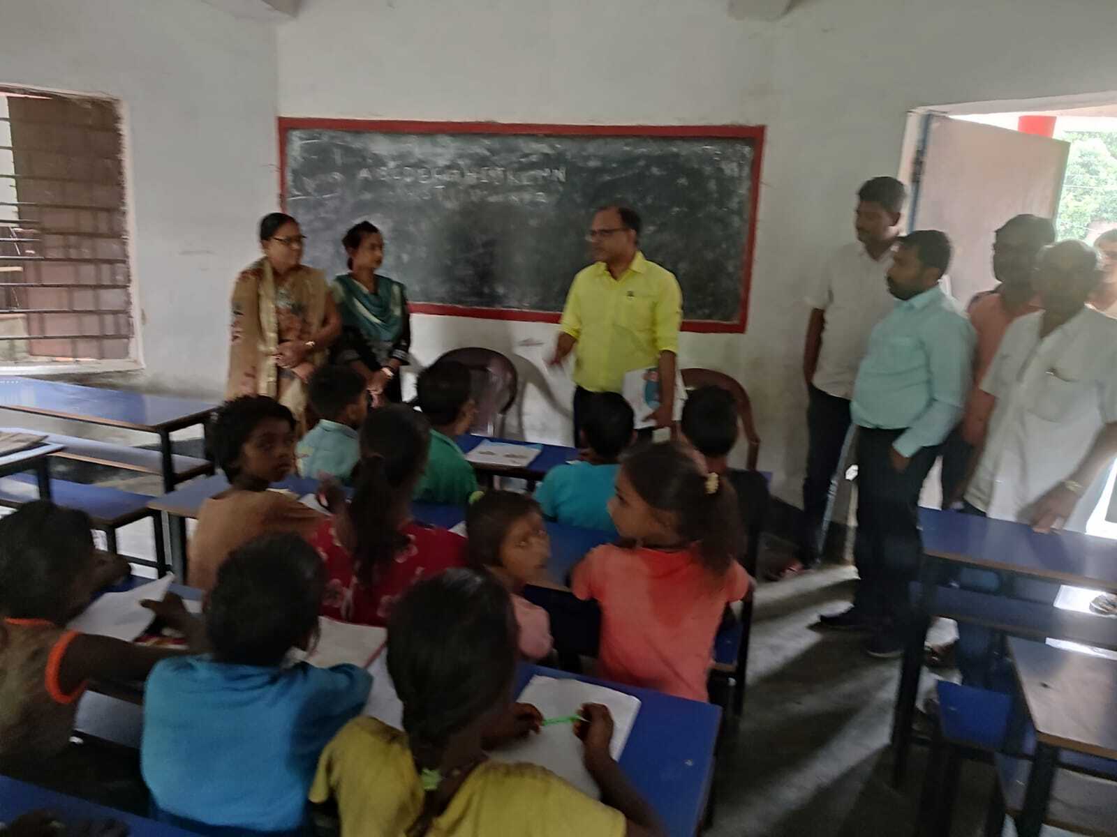 बच्चों की कम उपस्थिति पर जतायी कड़ी नाराजगी
