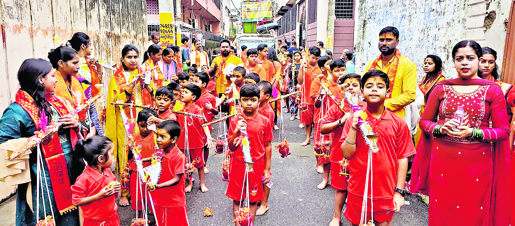 Bal Kanwar Yatra : शिवजी तेरे द्वार हम भी आयेंगे, गंगाजल से आपको हम नहलायेंगे…