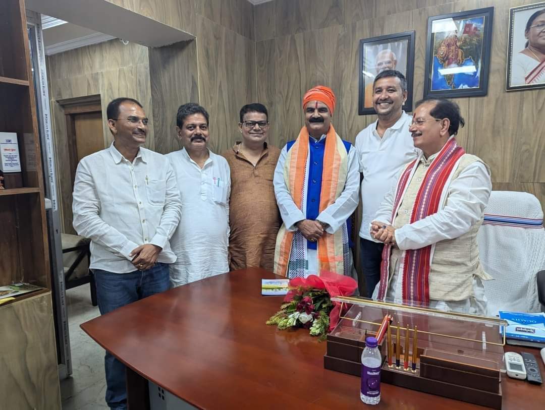आरओबी निर्माण की प्रशासनिक स्वीकृति के लिए डिप्टी सीएम से मिले सांसद