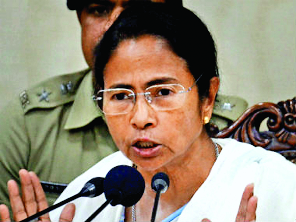 बांग्लादेश के हालात से ममता चिंतित, शांति की अपील की