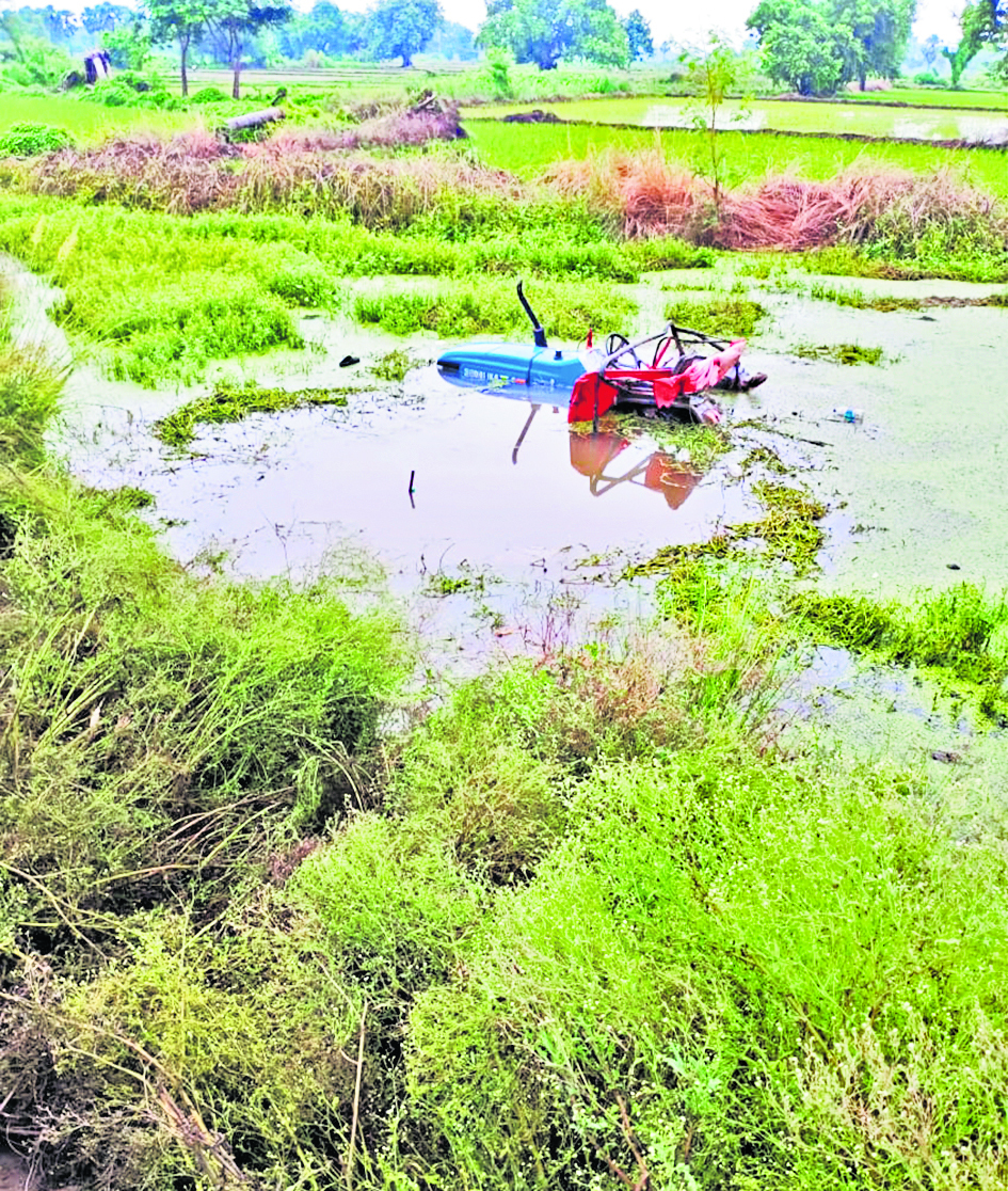 ट्रैक्टर पलटने से किसान की मौत, ड्राइवर भर्ती