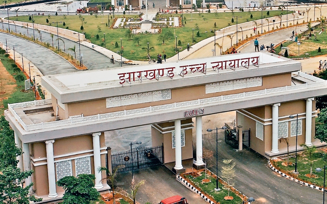 court news : सफेदपोश अपराधी विकास में बाधक, नहीं दे सकते राहत : हाइकोर्ट