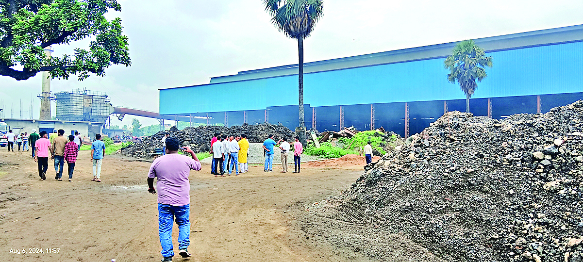 Hazaribagh Accident News : बरही में स्टील फैक्टरी के इंडेक्स फर्नेस में ब्लास्ट, दो मजदूरों की मौत, पांच झुलसे