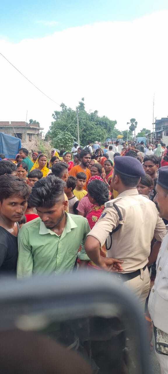 ट्रक-बाइक की भिड़ंत, बाइक सवार दो घायल
