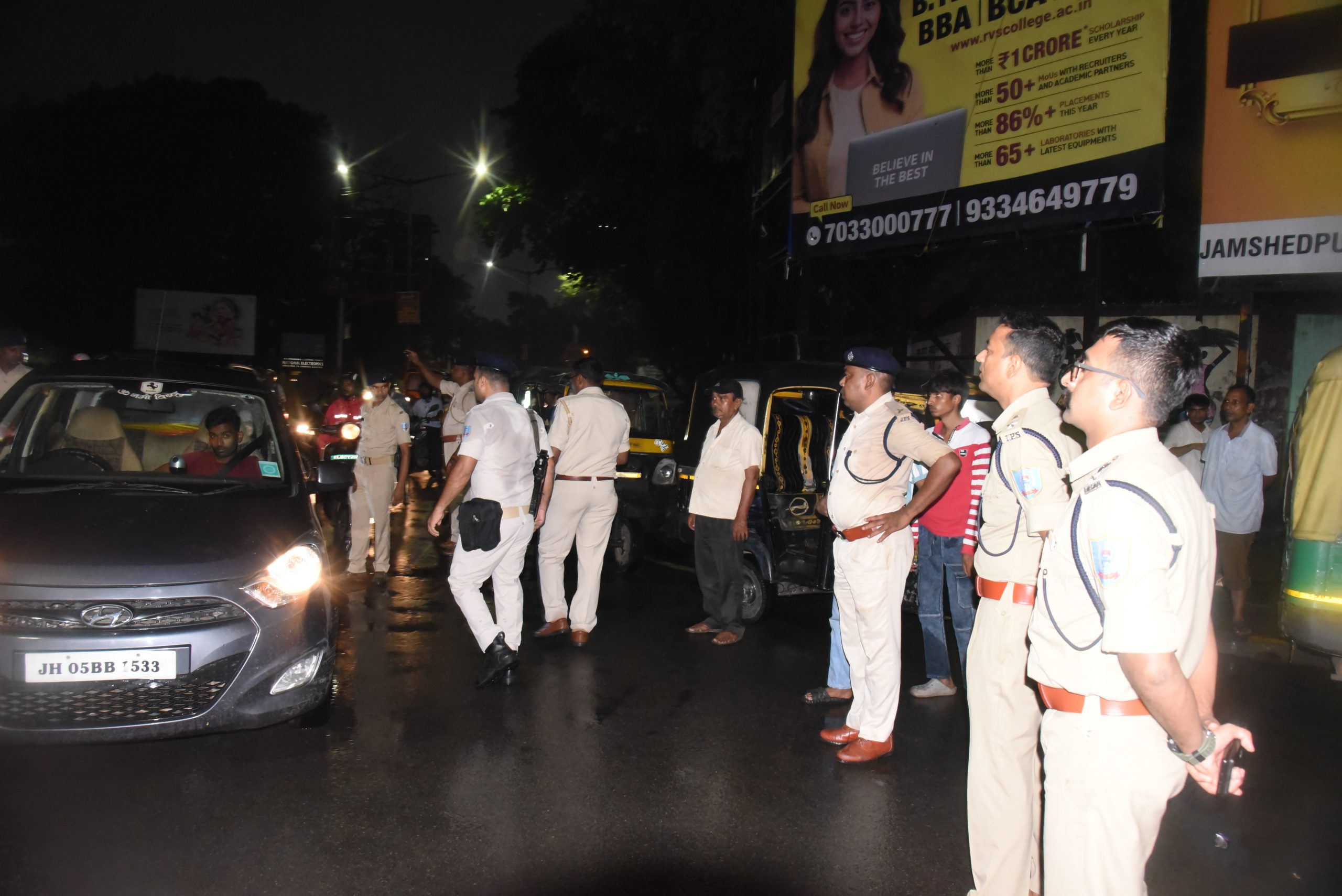 देर रात सड़क पर उतरे एसएसपी व सिटी एसपी, की जांच
