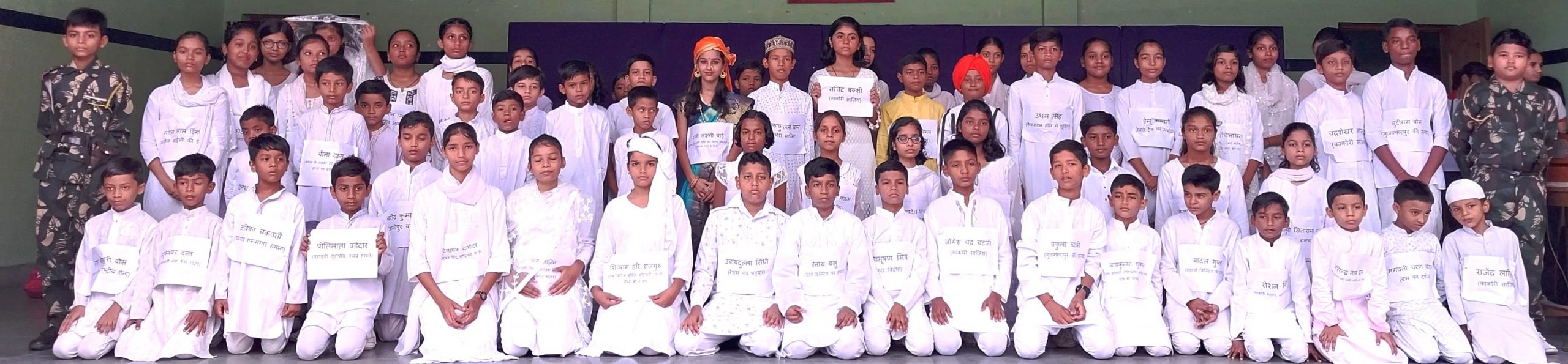 बोकारो पब्लिक स्कूल के बच्चों ने किया शहीदों को नमन, देशभक्ति का संदेश