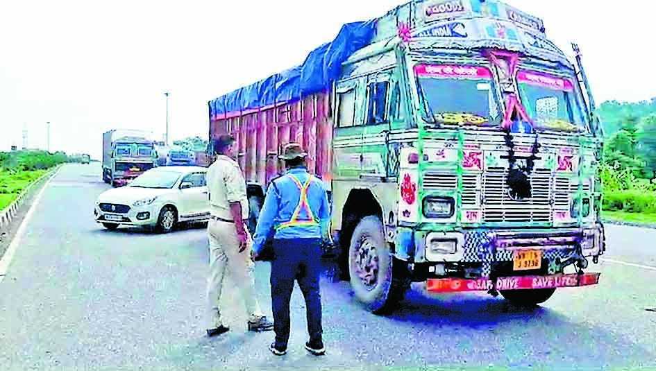 बॉर्डर पर चालक परेशान, दलाल गिरोह सक्रिय