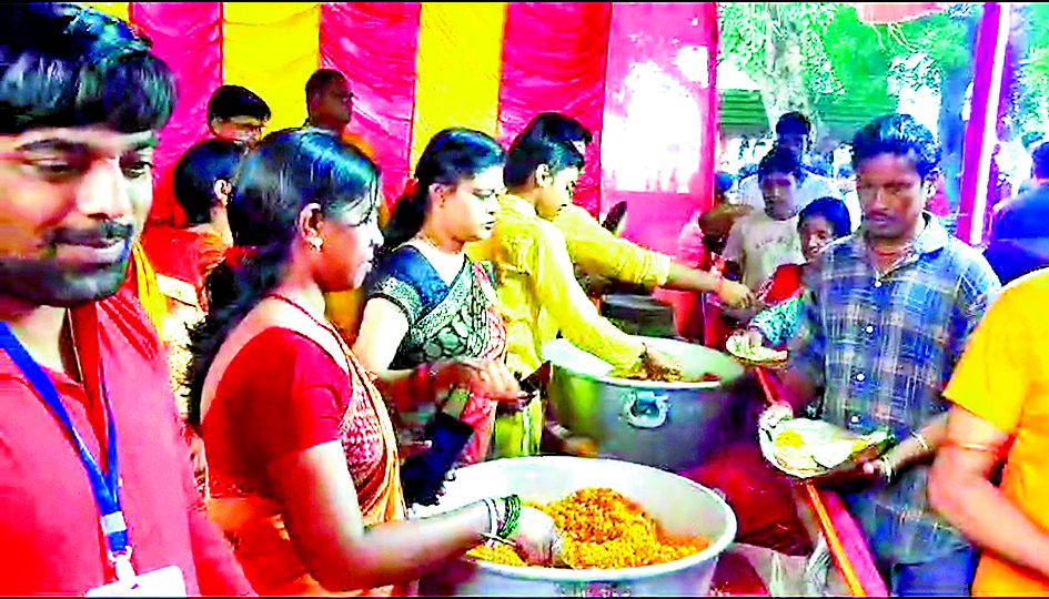 नीलकंठ महादेव मंदिर में उखड़ा बर्नवाल समिति का सेवा शिविर