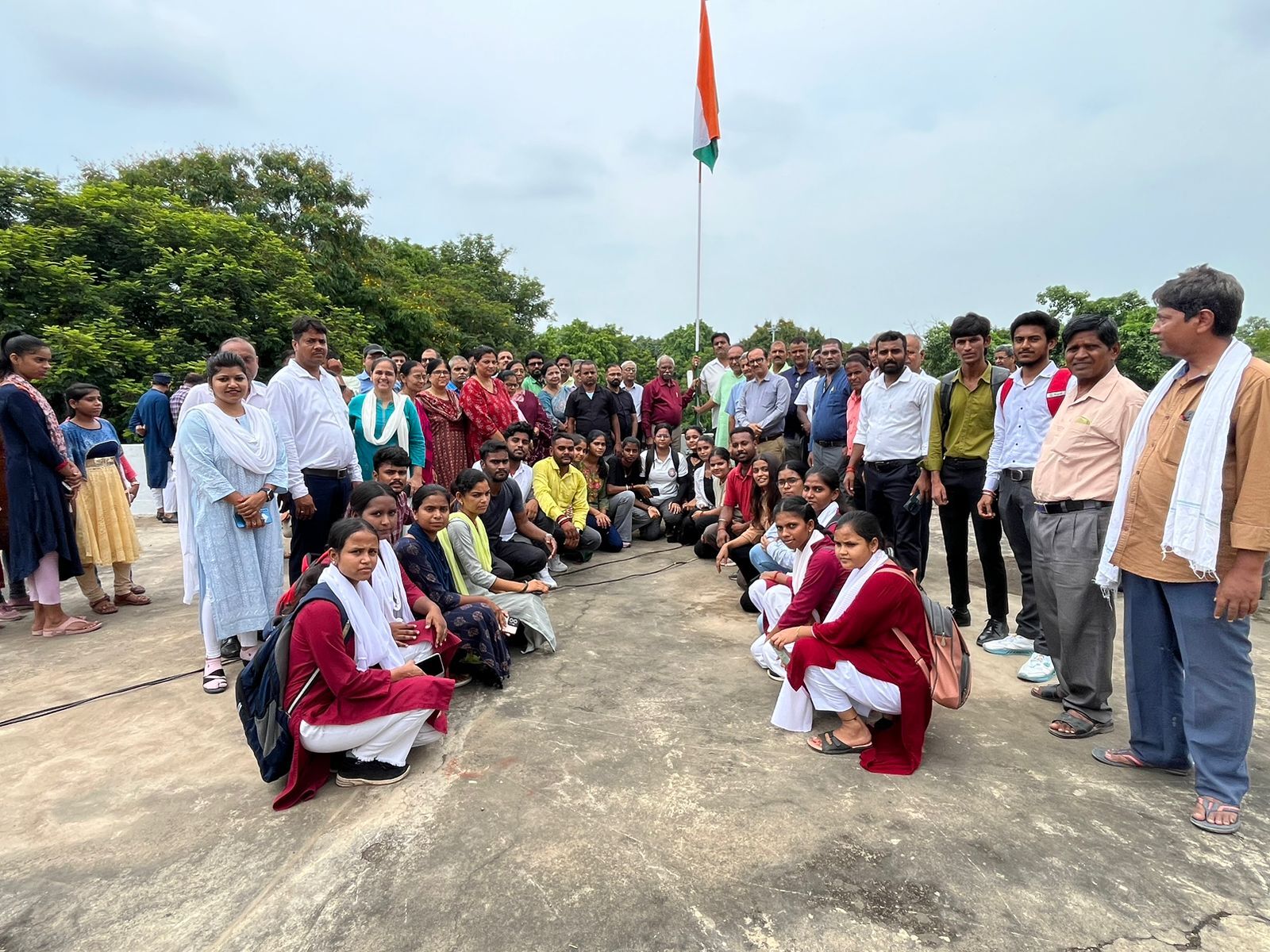 राष्ट्र ध्वज फहराकर हर घर तिरंगा अभियान की शुरुआत की