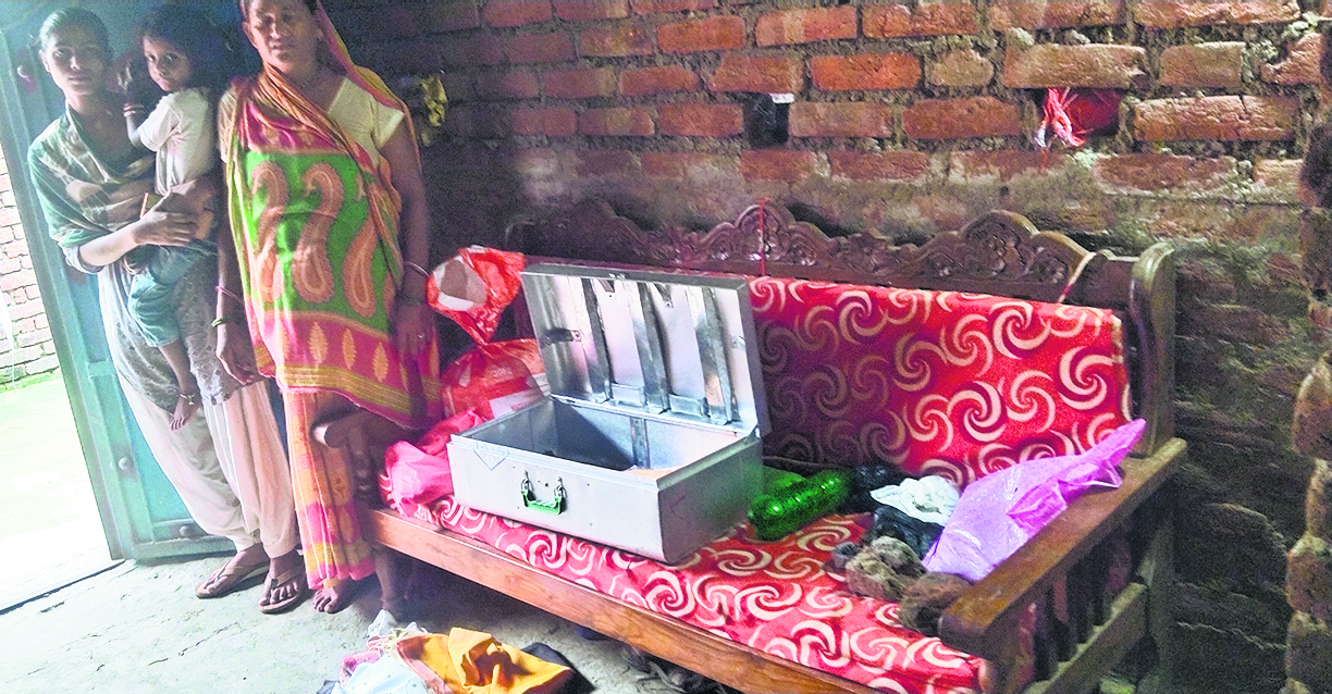 घर में सोये रहे सभी, इधर चोरों ने उड़ा लिया लाखों का सामान