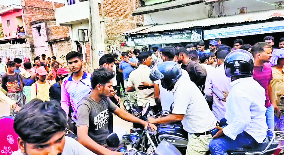 ट्रैक्टर-ट्रॉली की चपेट में आने से किशोर की गयी जान, परिजनों में मचा कोहराम