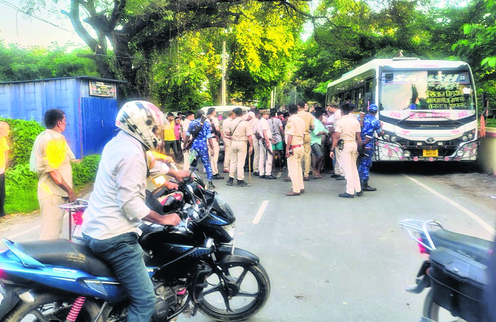 पुलिस से बचने के लिए नदी में कूदा शराब तस्कर, गयी जान