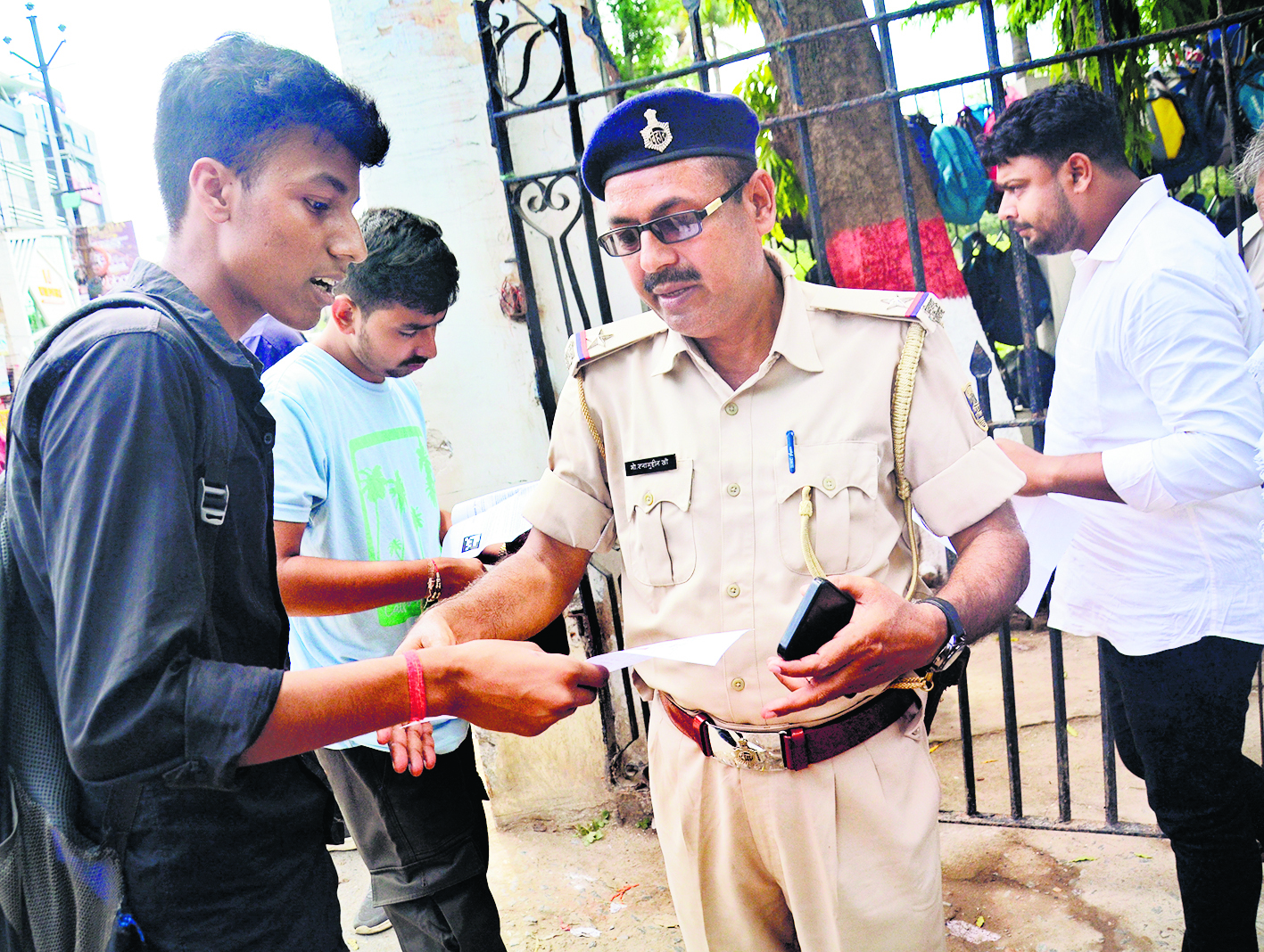पिछले साल की तुलना में आसान रहा प्रश्नपत्र