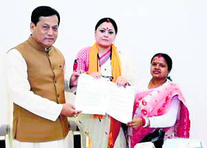 अग्निमित्रा पाॅल ने दामोदर नदी पर पुल बनाने को लेकर केंद्रीय मंत्री को ज्ञापन सौंपा