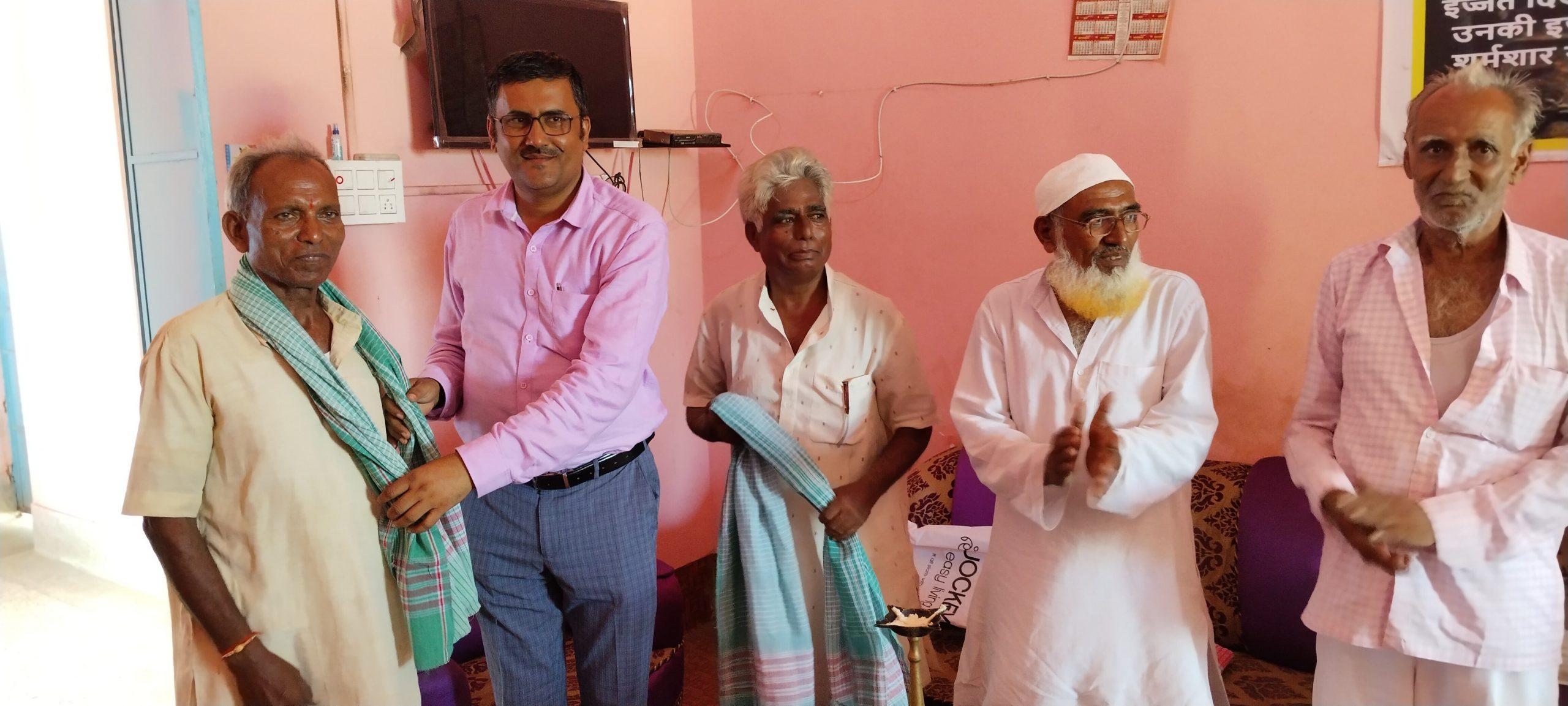 बुजुर्गों की सेवा और सम्मान करना हमारा कर्तव्य : बीडीओ