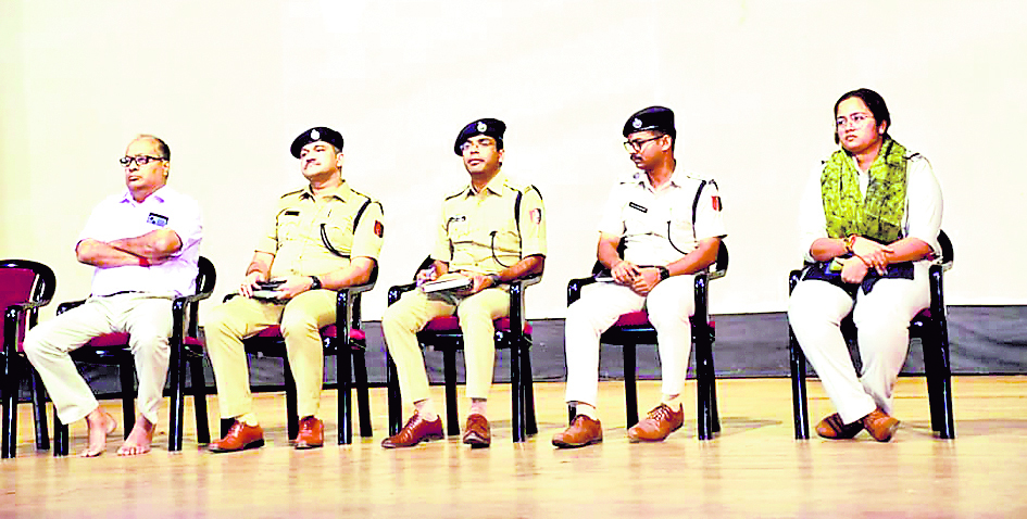 पुलिस का साइबर सुरक्षा पर जागरूकता कार्यक्रम