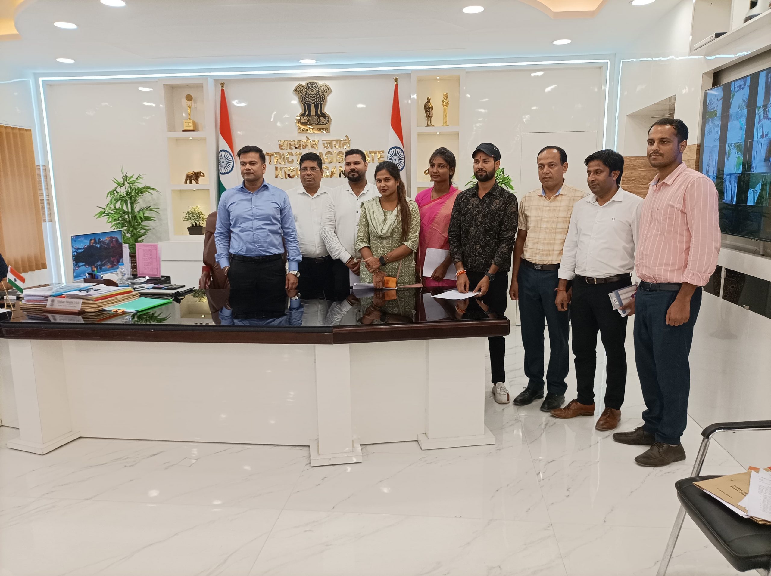 जिलाधिकारी ने अनुकंपा, संविदा के आधार पर नियुक्त एवं विभिन्न पदों पर चयनित कुल 38 अभ्यर्थियों को दिया नियुक्ति पत्र