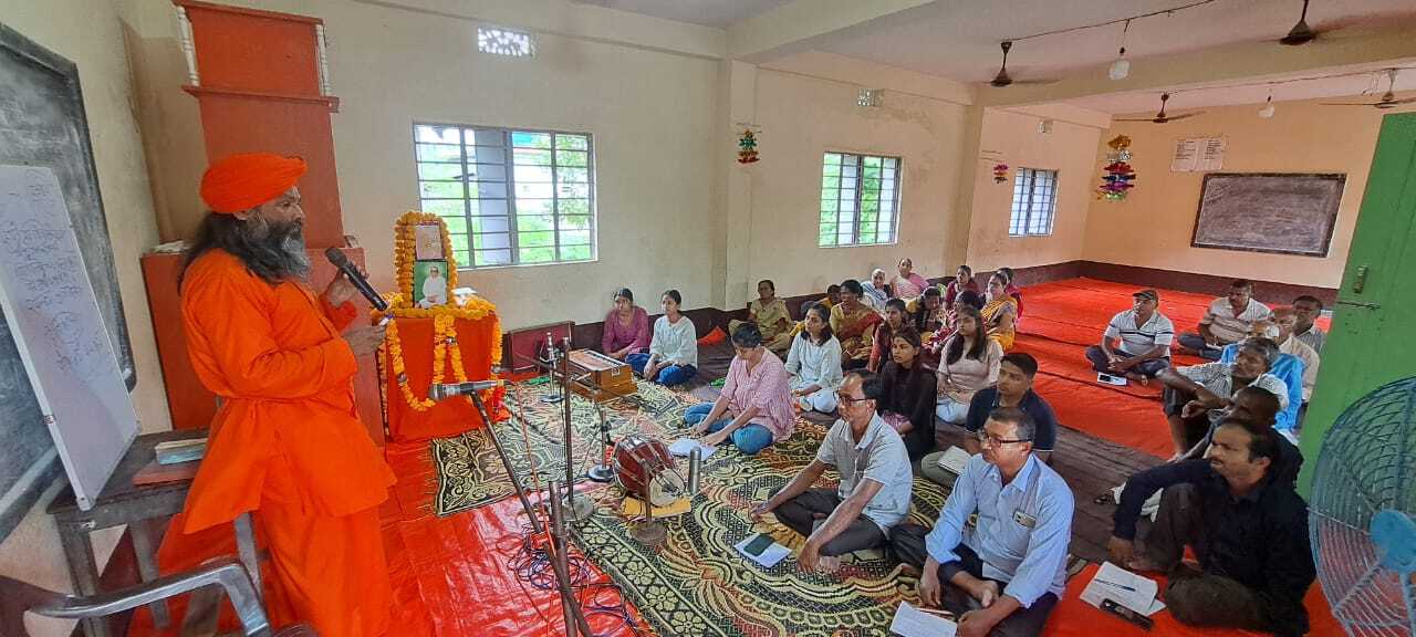 विकेंद्रित अर्थव्यवस्था से आर्थिक समृद्धि का मार्ग सुलभ:पूर्ण देवानंद