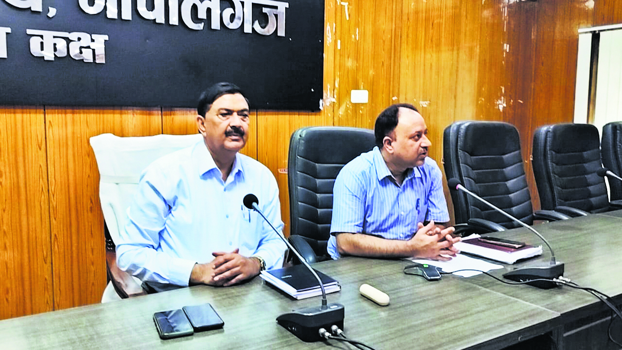 आपदा की स्थिति से निबटने में कोई कमी नहीं रहे : डीएम