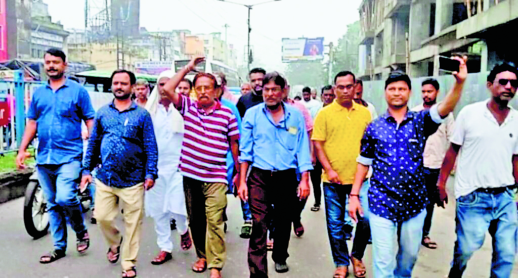 आइएनटीटीयूसी ने बंद के विरोध में निकाली रैली