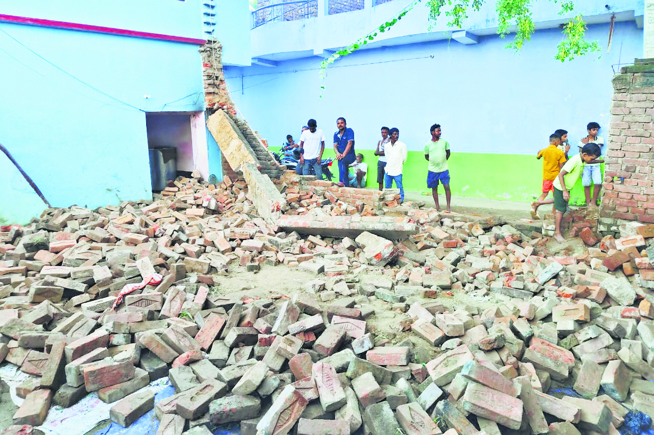 पुनपुन में प्रवचन के दौरान दीवार गिरी, 47 महिलाएं जख्मी, आयोजकों पर केस