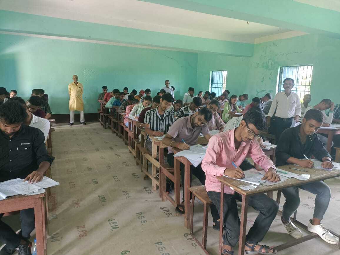 सेमेस्टर टू की परीक्षा में 35 35 परीक्षार्थी रहे अनुपस्थित
