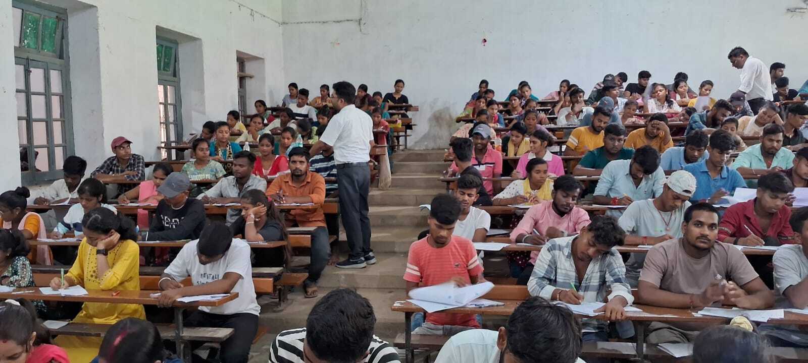 535 परीक्षार्थियों ने छोड़ी स्नातक सेमेस्टर-2 के नौवें दिन की परीक्षा