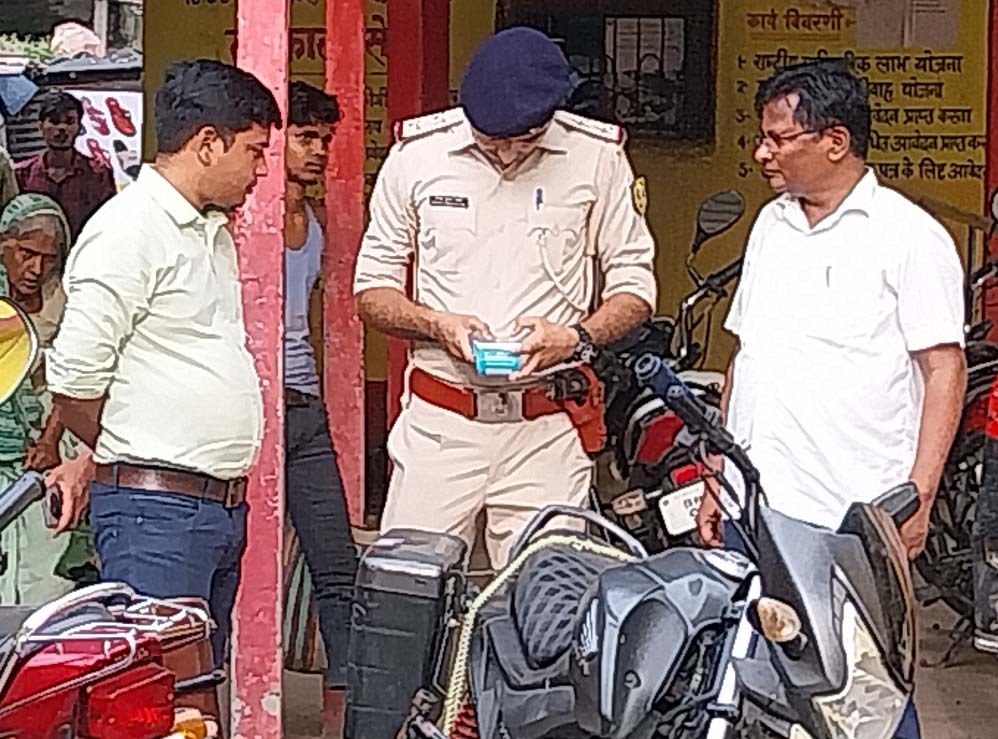 वाहन चेकिंग में 15 हजार का काटा चालान