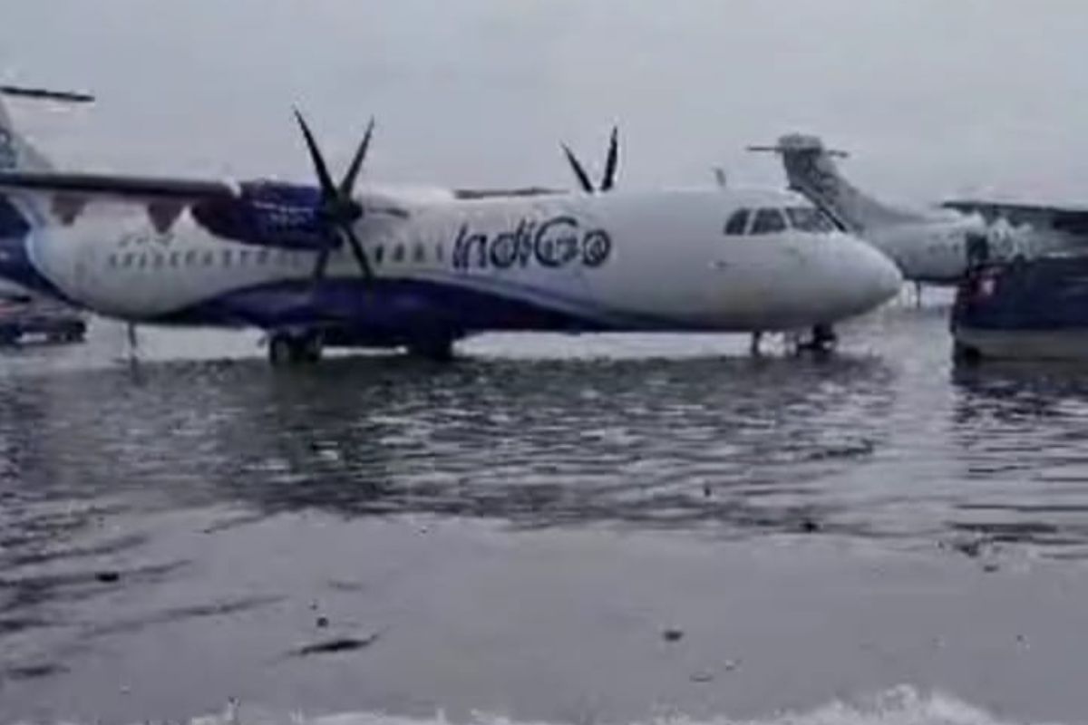 Kolkata Airport : कोलकाता एयरपोर्ट पर भरा पानी, यात्रियों की बढ़ी मुश्किलें