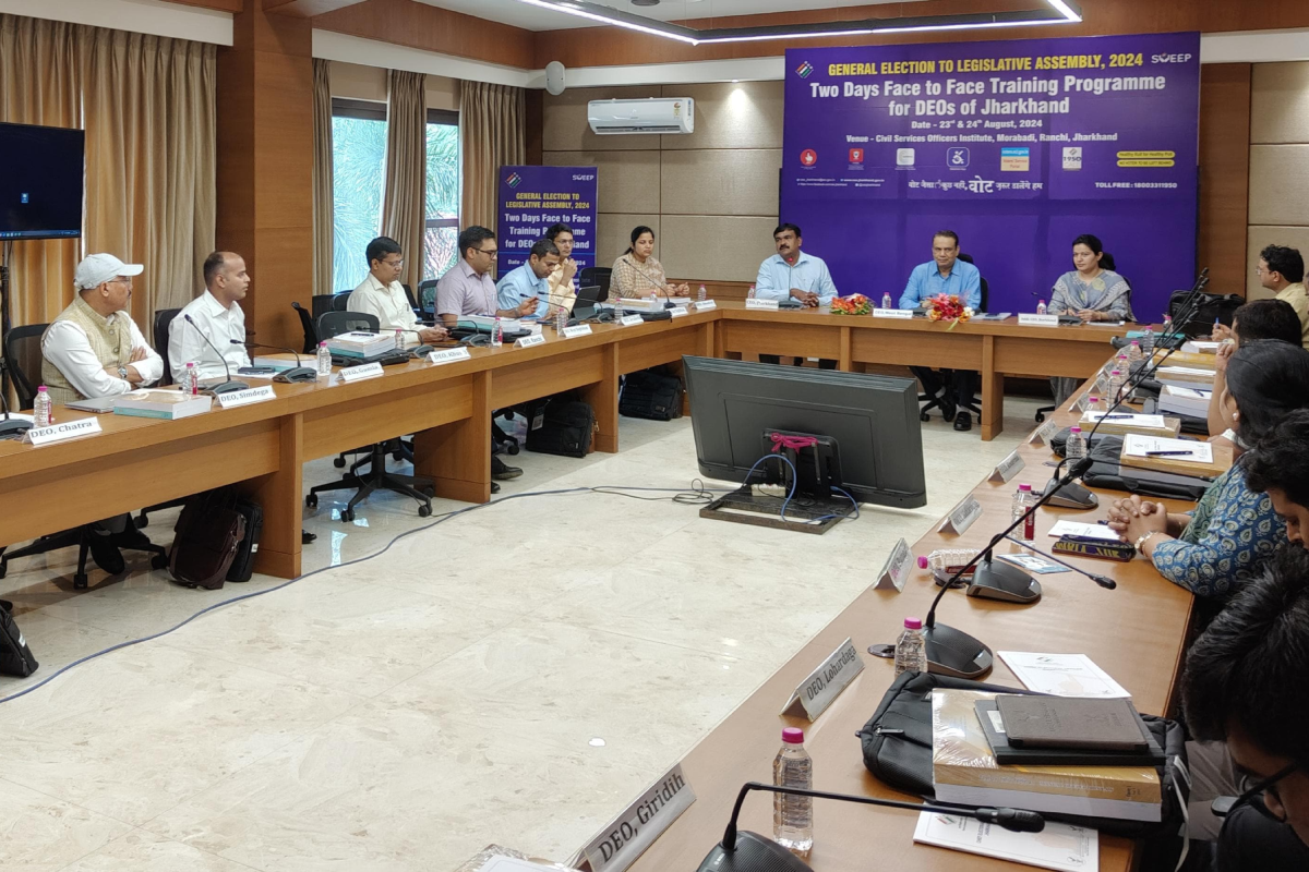 झारखंड विधानसभा चुनाव के लिए चुनाव आयोग ने कसी कमर, जिला निर्वाचन पदाधिकारियों की दो दिवसीय ट्रेनिंग शुरू