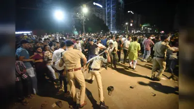 PHOTOS: पटना इस्कॉन मंदिर के बाहर लाठीचार्ज, जन्माष्टमी पर बेकाबू हुई कृष्ण भक्तों की भीड़ देखिए…