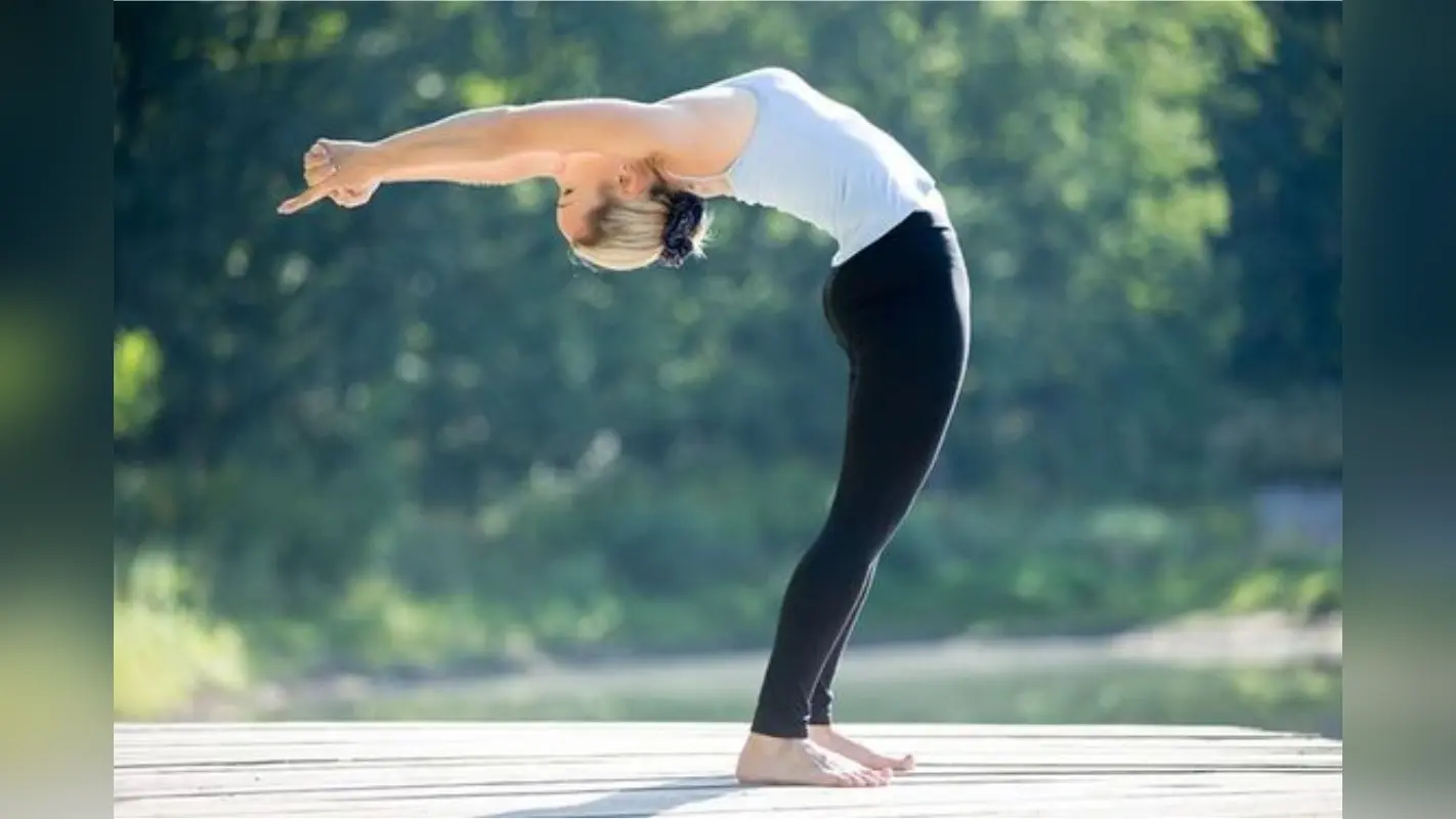 Yoga Asanas for Stiffness: लंबे समय तक बैठे रहने से शरीर में आई अकड़न दूर करेंगे ये योग आसन