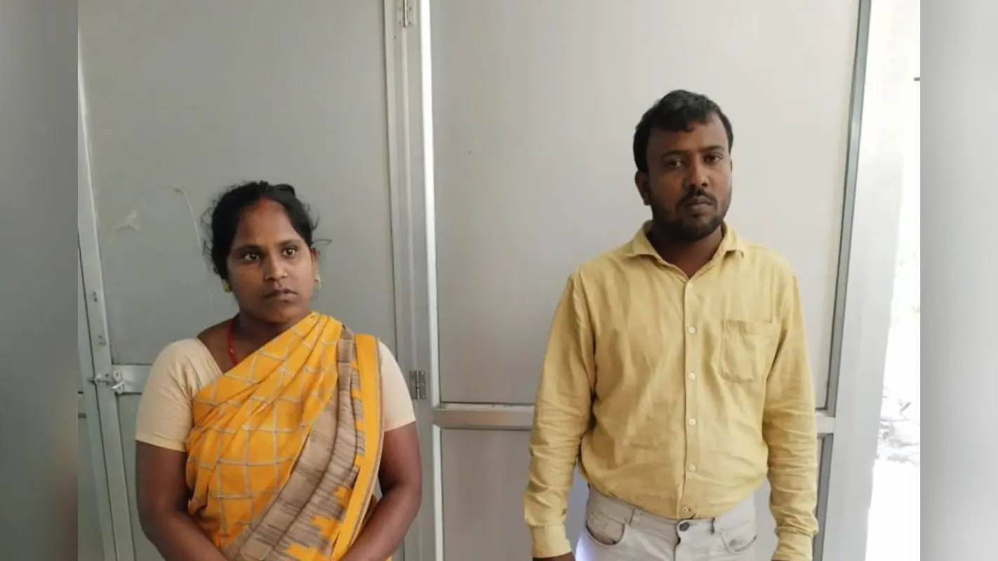 ACB Trap: हजारीबाग से पति के साथ मुखिया 25 हजार रिश्वत लेते गिरफ्तार, एसीबी ने ऐसे दबोचा