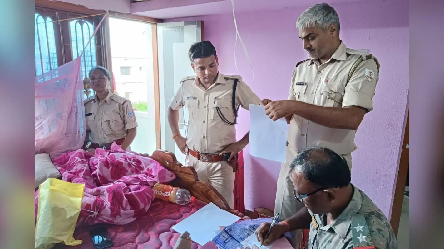 कोडरमा में गर्भवती महिला ने फांसी लगाकर दे दी जान, परिजनों ने लगाया पति पर प्रताड़ना का आरोप